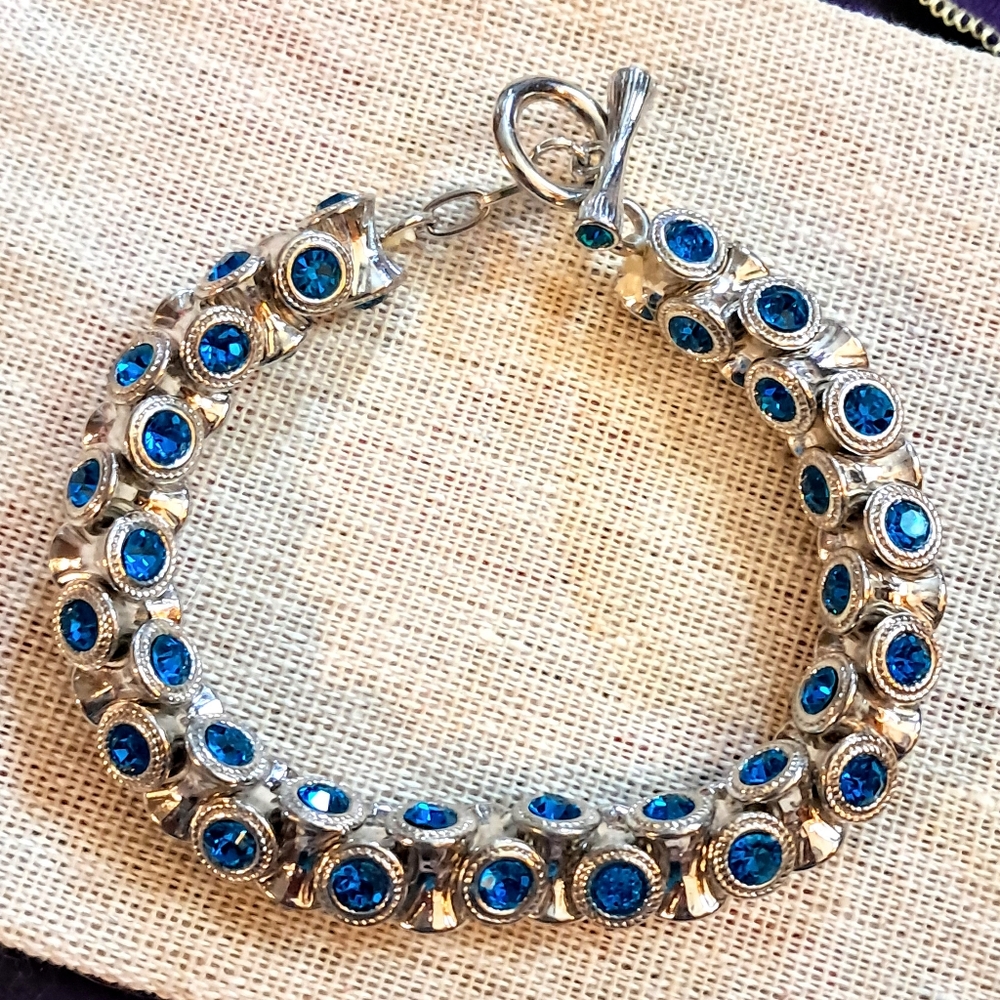 🌇HOLD for CG.🌇NWOT Stainless Steel Blue Stone Beaded Stretch Toggle Bracelet - Picture 1 of 8